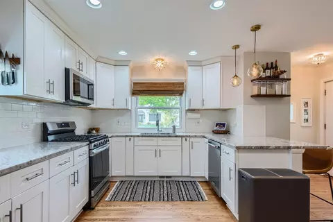 Kitchen - 465 Northgate Ct, Riverside, IL 60546 photo 1 of 5