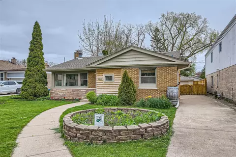 Exterior - 465 Northgate Ct, Riverside, IL 60546 photo 3 of 8