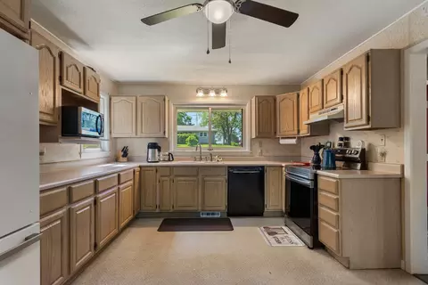 204 Hickory Dr, Roberts, IL 60962 photo 8