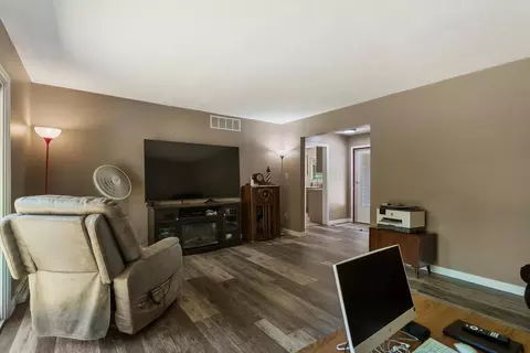 204 Hickory Dr, Roberts, IL 60962 photo 7