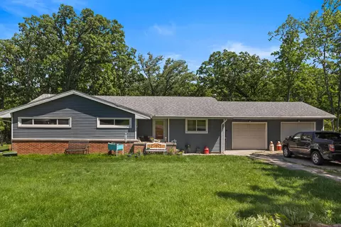 204 Hickory Dr, Roberts, IL 60962