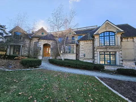 102 E Farnham Ln, Wheaton, IL 60189 photo 2