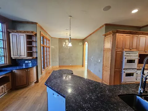 102 E Farnham Ln, Wheaton, IL 60189 photo 11