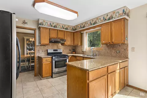 Kitchen - 573 N 3rd Ave, Des Plaines, IL 60016 photo 1 of 6