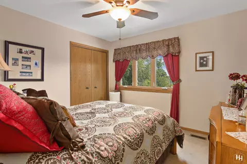 Bedroom - 573 N 3rd Ave, Des Plaines, IL 60016 photo 3 of 5