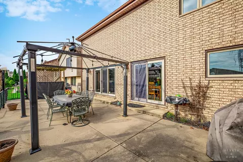 Exterior - 573 N 3rd Ave, Des Plaines, IL 60016 photo 5 of 8