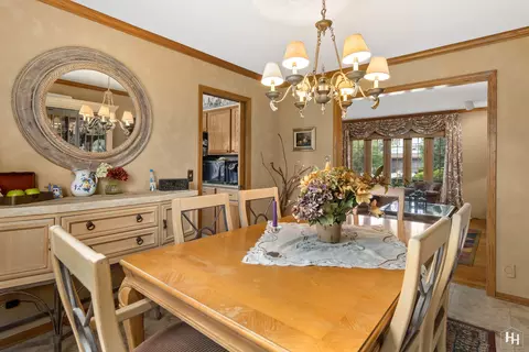 Dining - 573 N 3rd Ave, Des Plaines, IL 60016 photo 4 of 5