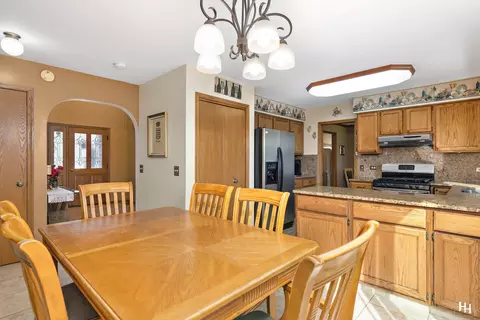 Kitchen - 573 N 3rd Ave, Des Plaines, IL 60016 photo 5 of 6