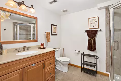 Bath - 573 N 3rd Ave, Des Plaines, IL 60016 photo 6 of 7