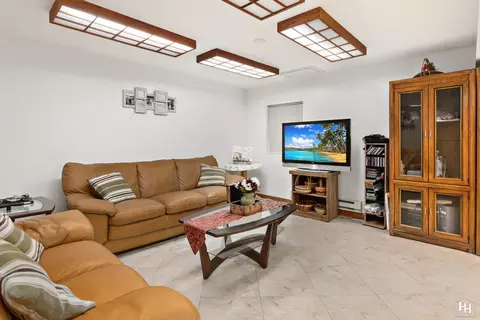 Living - 573 N 3rd Ave, Des Plaines, IL 60016 photo 6 of 7