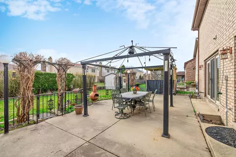 Exterior - 573 N 3rd Ave, Des Plaines, IL 60016 photo 6 of 8