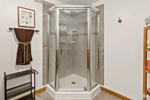 Bath - 573 N 3rd Ave, Des Plaines, IL 60016 photo 7 of 7