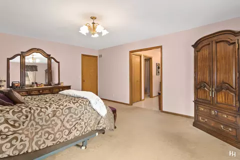 Bedroom - 573 N 3rd Ave, Des Plaines, IL 60016 photo 2 of 5
