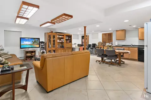 Living - 573 N 3rd Ave, Des Plaines, IL 60016 photo 7 of 7