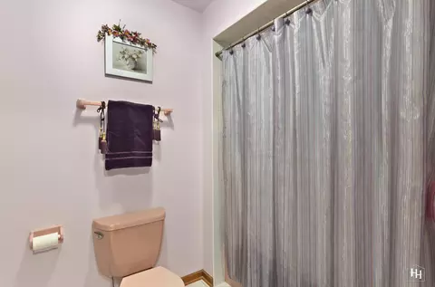 Bath - 573 N 3rd Ave, Des Plaines, IL 60016 photo 4 of 7