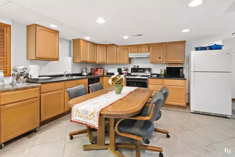 Kitchen - 573 N 3rd Ave, Des Plaines, IL 60016 photo 6 of 6
