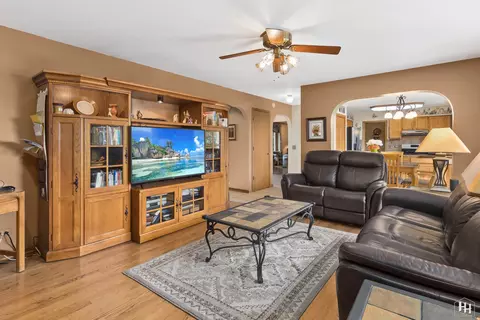 Living - 573 N 3rd Ave, Des Plaines, IL 60016 photo 2 of 7