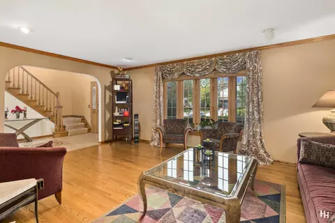 Living - 573 N 3rd Ave, Des Plaines, IL 60016 photo 5 of 7
