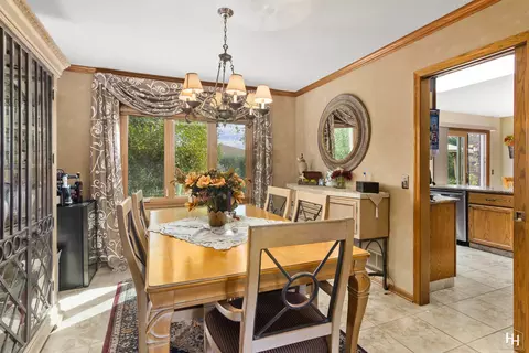Dining - 573 N 3rd Ave, Des Plaines, IL 60016 photo 3 of 5