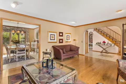 Living - 573 N 3rd Ave, Des Plaines, IL 60016 photo 4 of 7