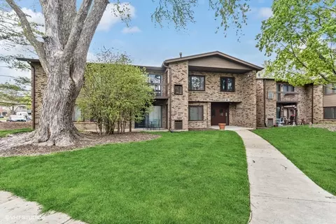 1116 E Randville Dr #102A, Palatine, IL 60074