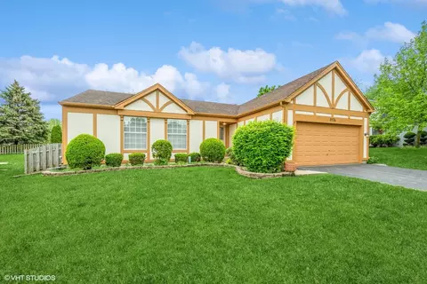 1174 Hyannis Cir, Carol Stream, IL 60188