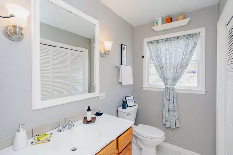Bath - 767 Goethe St, Elgin, IL 60123 photo 2 of 2
