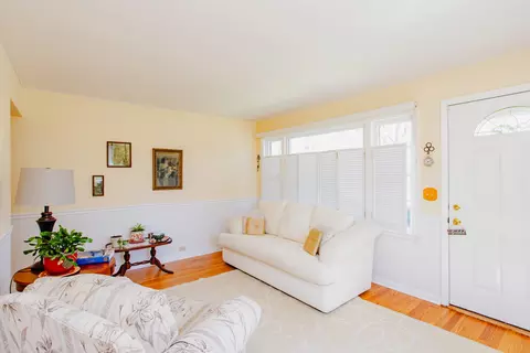 Living - 767 Goethe St, Elgin, IL 60123 photo 3 of 6