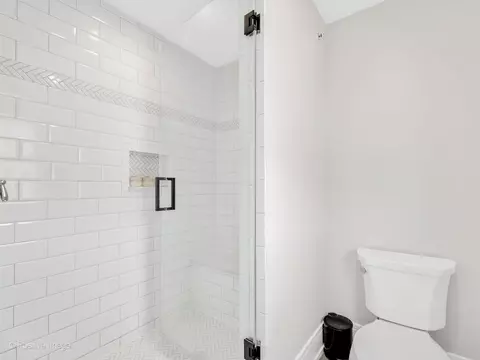 Bath - 554 Forest Ave, River Forest, IL 60305 photo 11 of 13