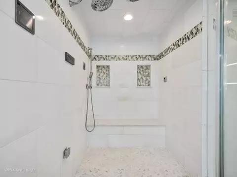 Bath - 554 Forest Ave, River Forest, IL 60305 photo 4 of 13