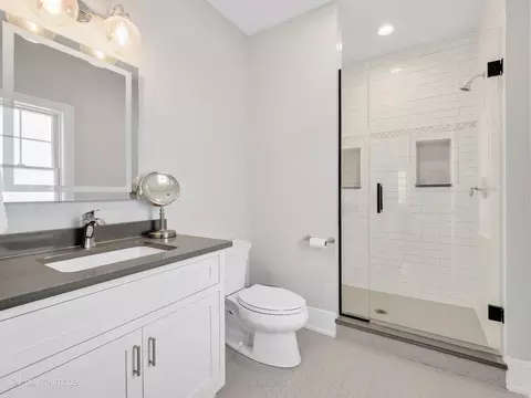 Bath - 554 Forest Ave, River Forest, IL 60305 photo 6 of 13