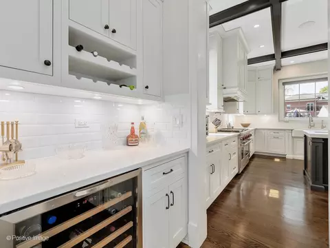 Kitchen - 554 Forest Ave, River Forest, IL 60305 photo 8 of 10