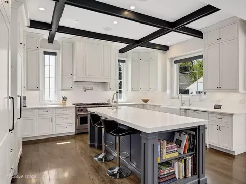 Kitchen - 554 Forest Ave, River Forest, IL 60305 photo 2 of 10