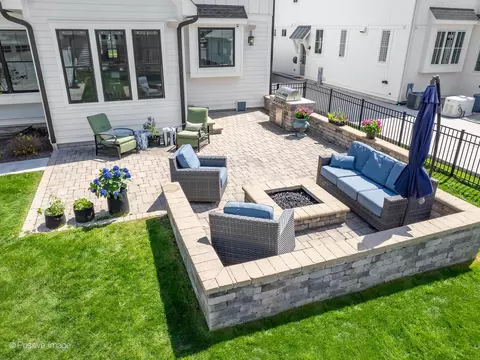 Exterior - 554 Forest Ave, River Forest, IL 60305 photo 8 of 22
