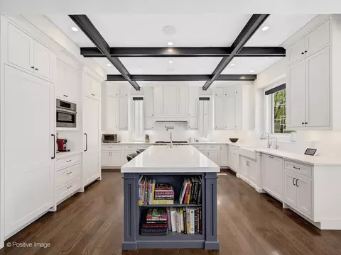 Kitchen - 554 Forest Ave, River Forest, IL 60305 photo 4 of 10