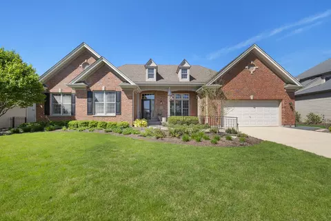 921 Academy Ln, West Chicago, IL 60185
