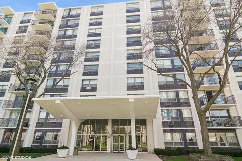 9001 W Golf Rd #8F, Des Plaines, IL 60016