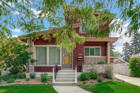 9801 S Trumbull Ave, Evergreen Park, IL 60805
