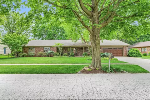 3307 Lakeshore Dr, Champaign, IL 61822