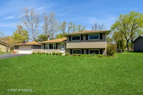 28 W630 Main St, Warrenville, IL 60555