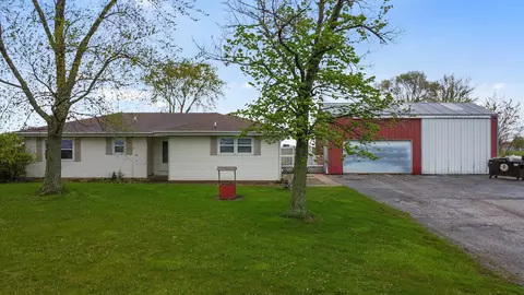 3428 E County Line Rd, Grant Park, IL 60940