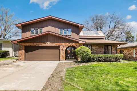 4212 Cedarwood Ln, Matteson, IL 60443