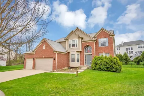 7 Springbrook Ct, Streamwood, IL 60107