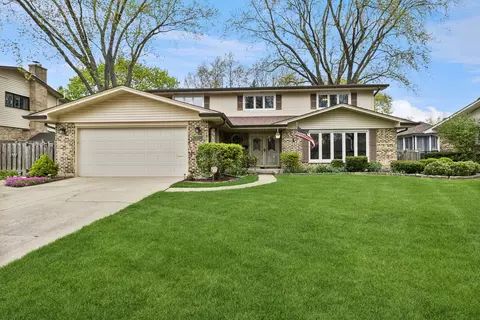 626 E Balsam Ln, Palatine, IL 60074