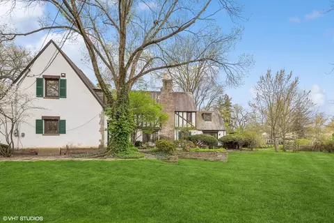 Exterior - 172 De Windt Rd, Winnetka, IL 60093 photo 6 of 8