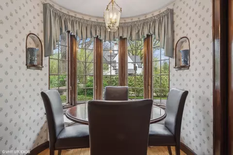 Dining - 172 De Windt Rd, Winnetka, IL 60093 photo 1 of 2