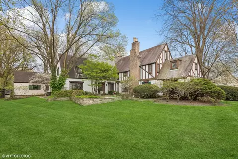 Exterior - 172 De Windt Rd, Winnetka, IL 60093 photo 7 of 8