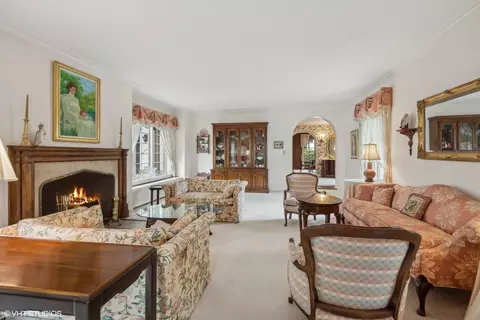 Living - 172 De Windt Rd, Winnetka, IL 60093 photo 2 of 3