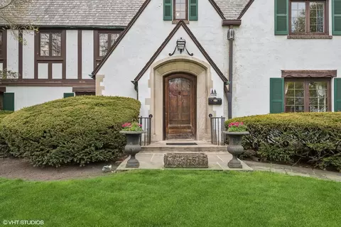 Exterior - 172 De Windt Rd, Winnetka, IL 60093 photo 3 of 8