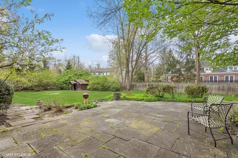 Exterior - 172 De Windt Rd, Winnetka, IL 60093 photo 4 of 8